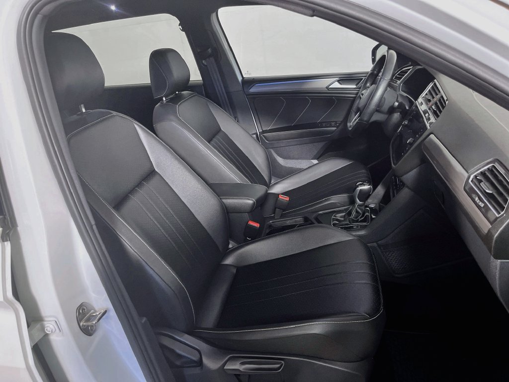 Used 2023 Volkswagen Tiguan SE R-Line FWD image 28