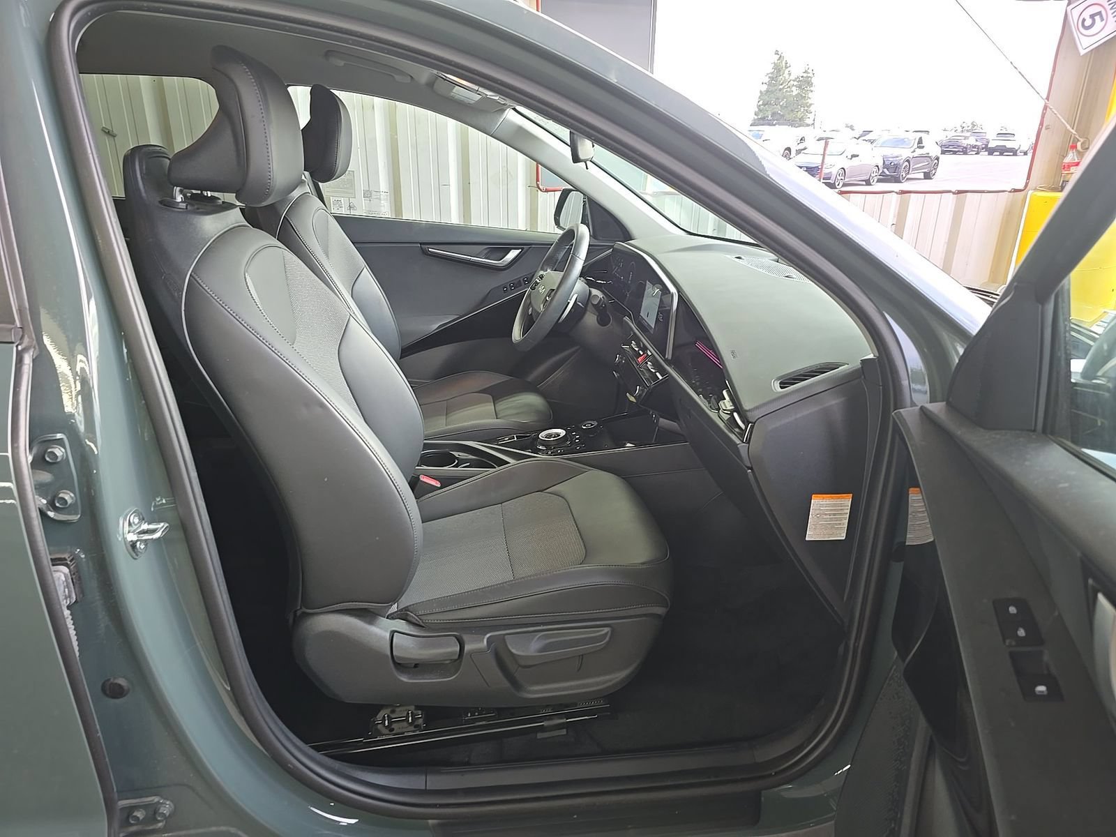 Used 2024 Kia Niro Wind FWD image 12
