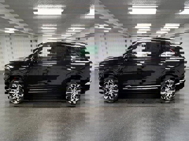 New 2026 Cadillac Vistiq Luxury w/ LPO, Floor Liner Package image 7