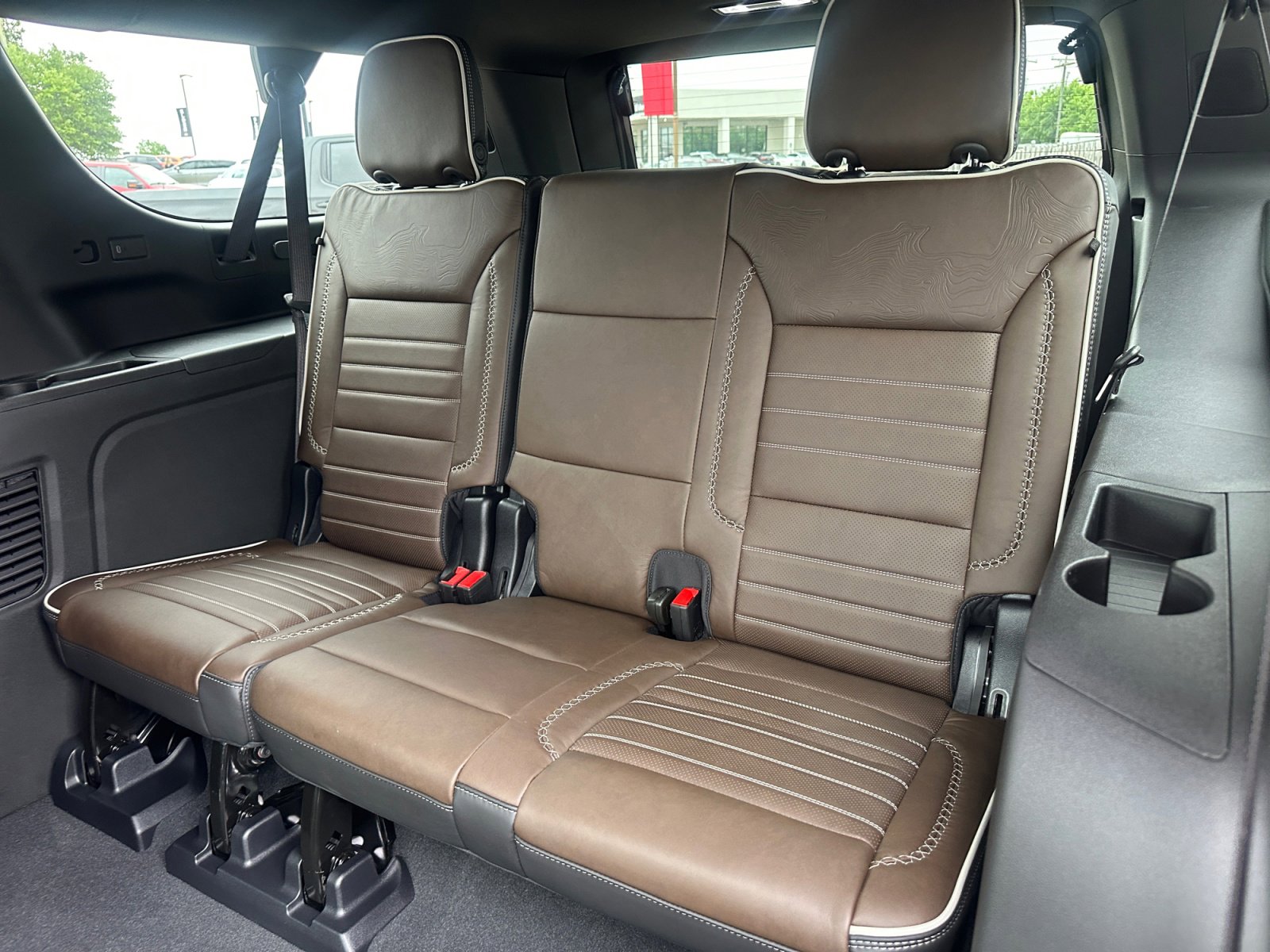 Used 2025 GMC Yukon XL Denali Ultimate AWD/4WD image 25