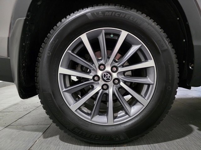 Used 2019 Toyota Highlander XLE image 25