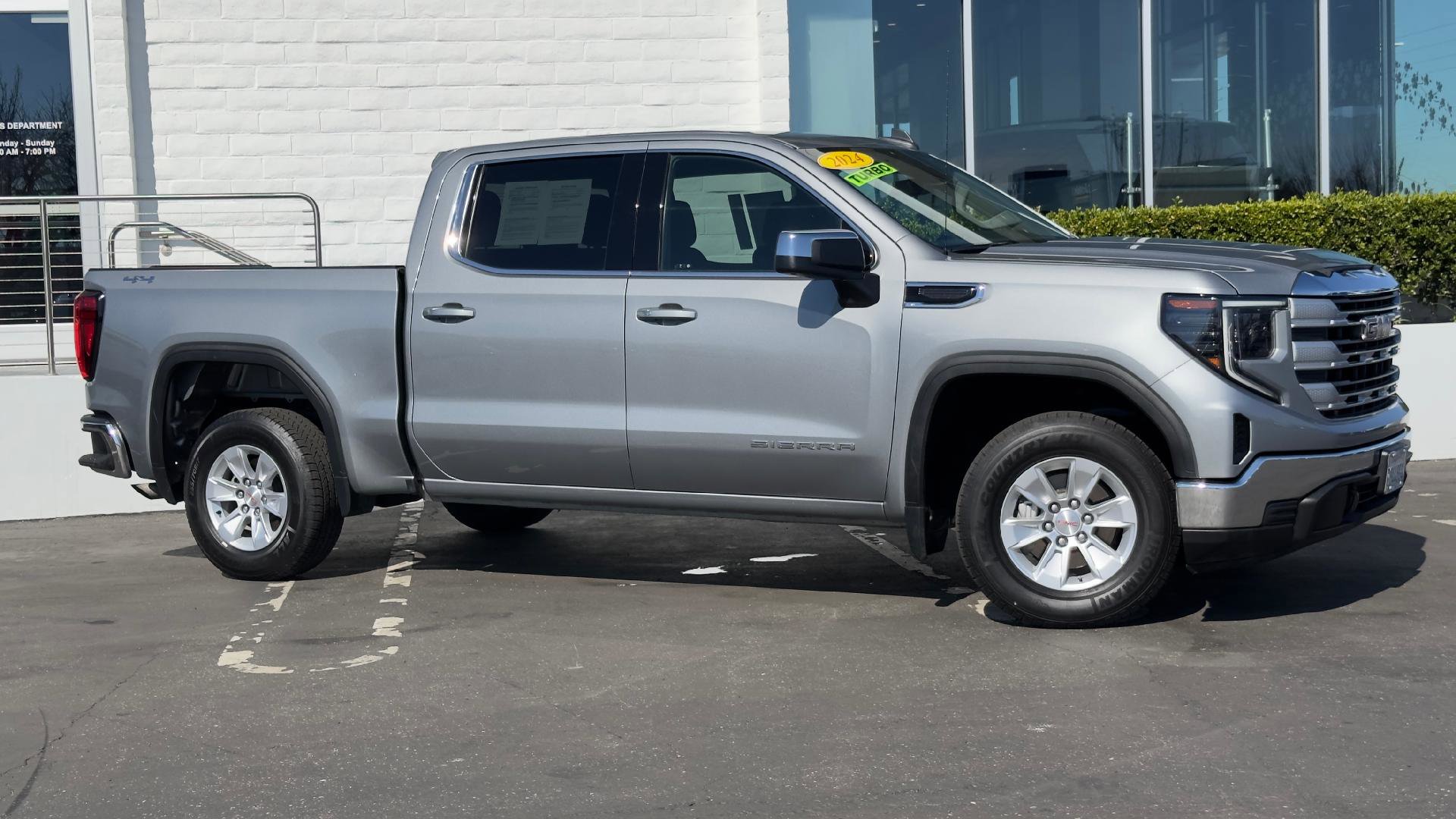 Used 2024 GMC Sierra 1500 SLE image 3