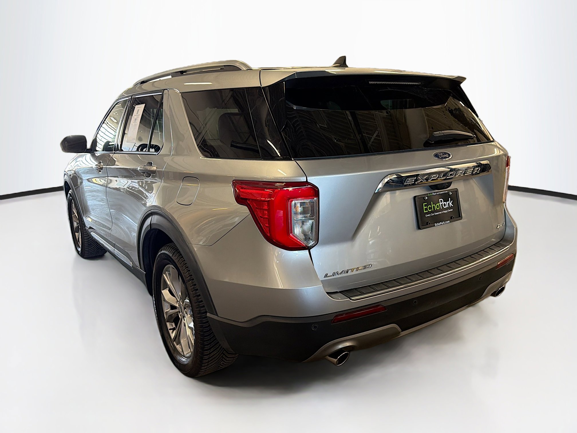 Used 2023 Ford Explorer Limited AWD/4WD image 5