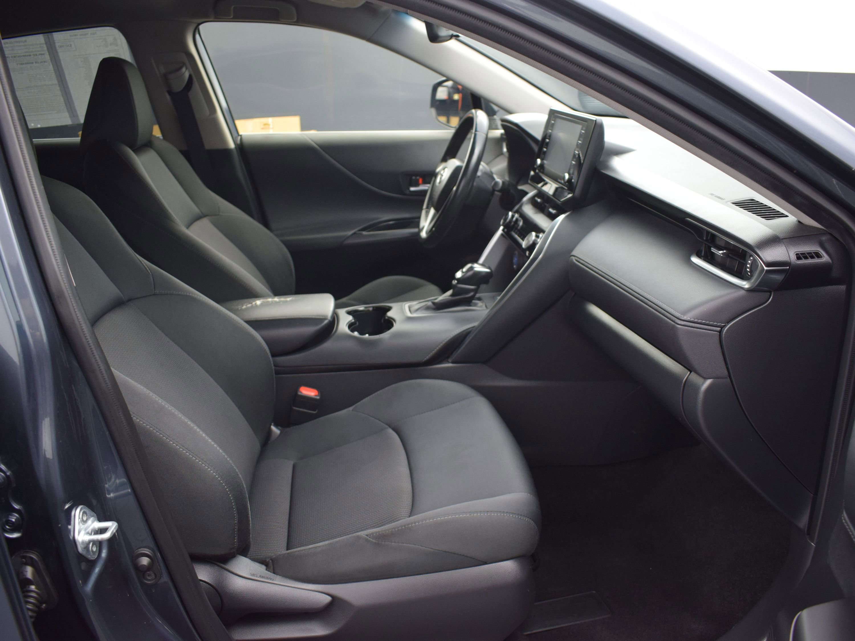 Used 2021 Toyota Venza LE image 10