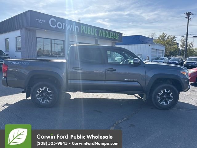 Used 2017 Toyota Tacoma TRD Off-Road w/ Premium & Technology Package AWD/4WD image 5