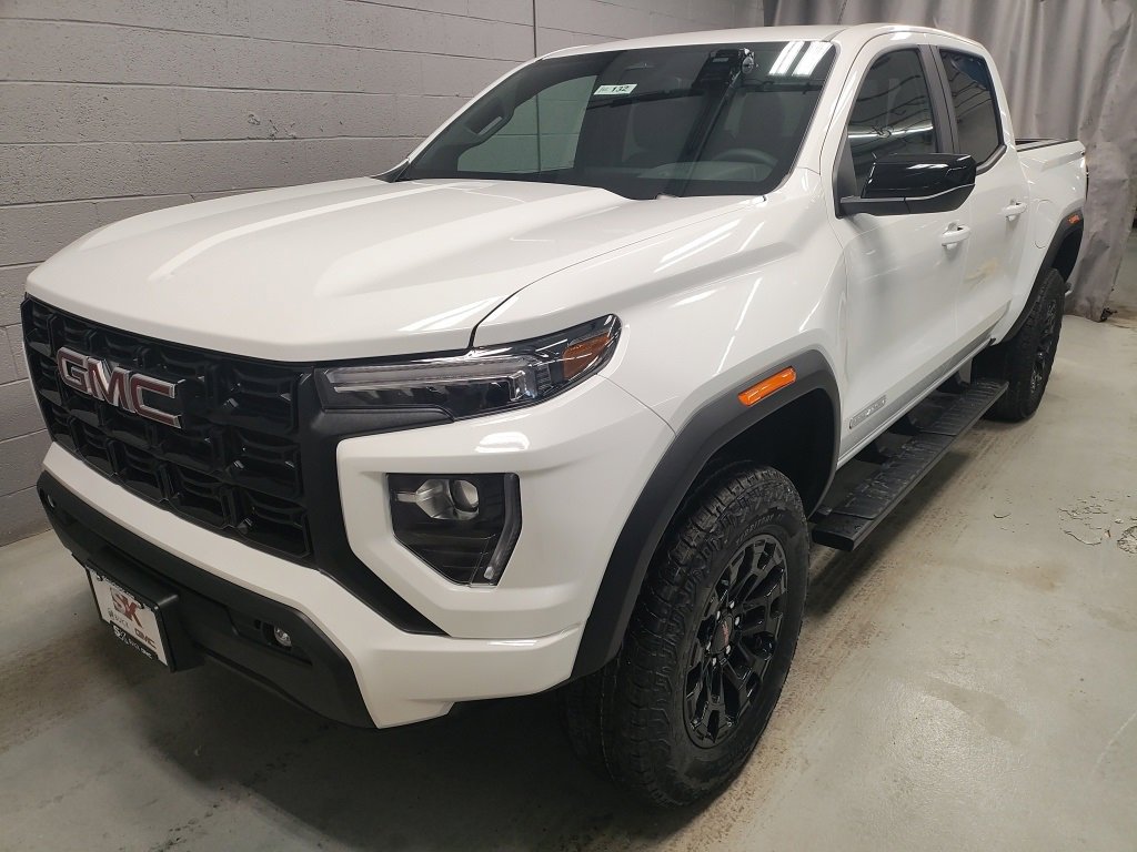 New 2026 GMC Canyon Elevation w/ Convenience Package image 16