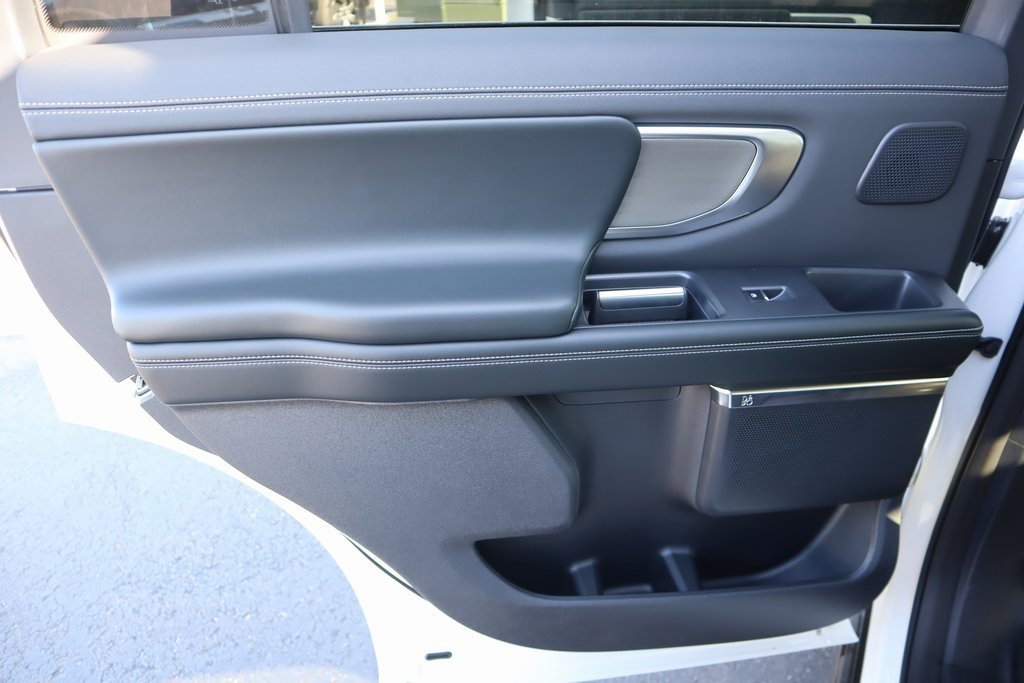 New 2025 Ford Expedition Platinum w/ Driver's Package image 17