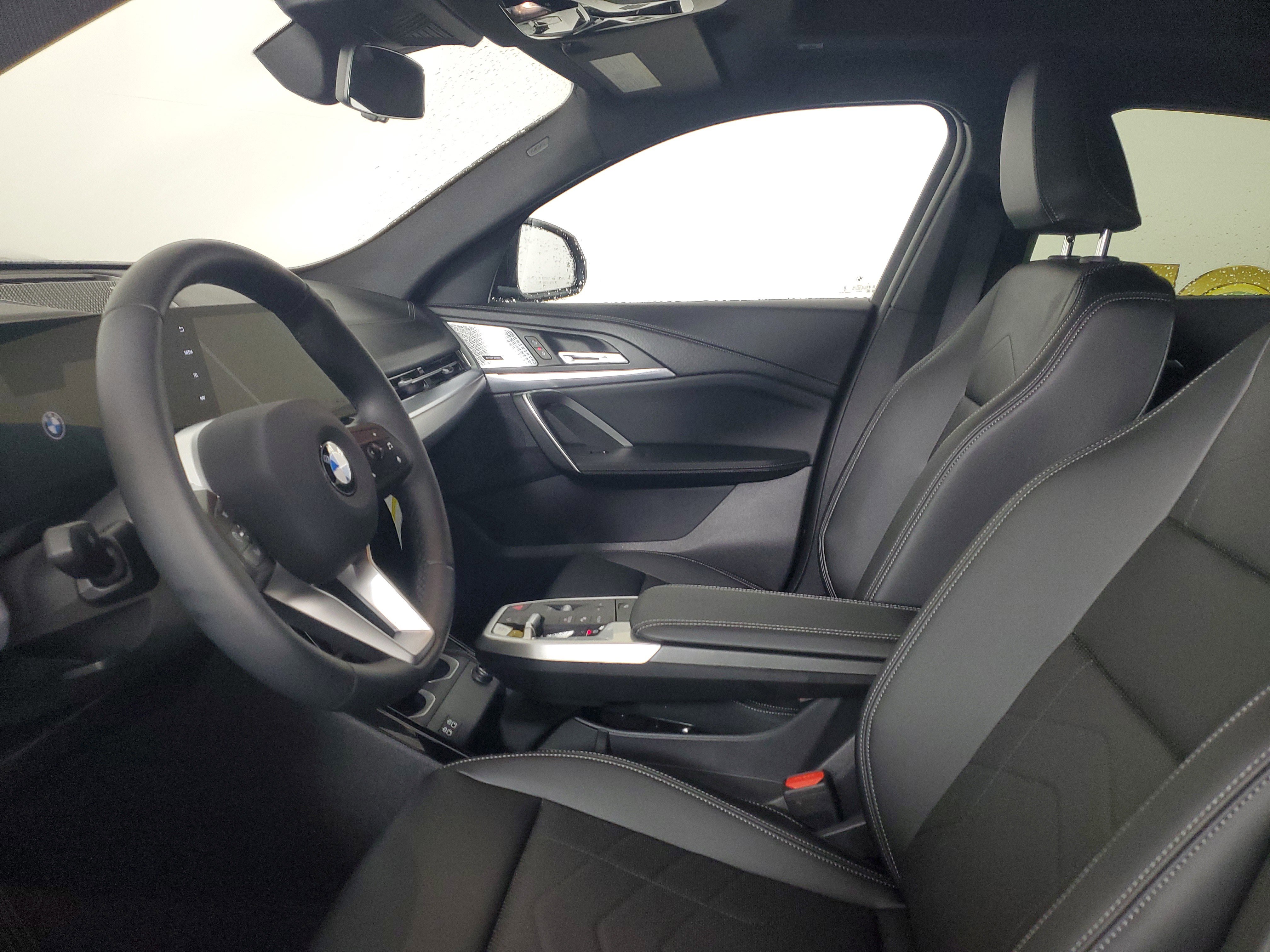 New 2025 BMW X2 xDrive28i w/ Convenience Package image 9