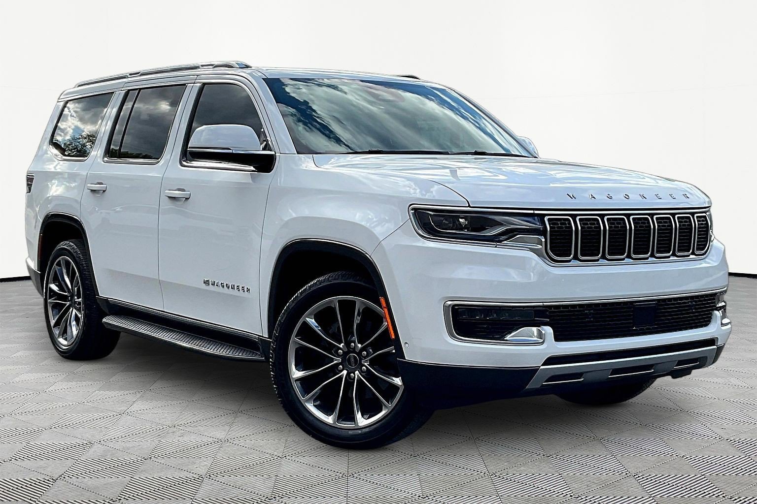 Used 2022 Jeep Wagoneer Series II w/ Premium Group I AWD/4WD image 3