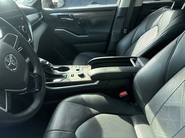 Used 2024 Toyota Highlander Platinum AWD/4WD image 10