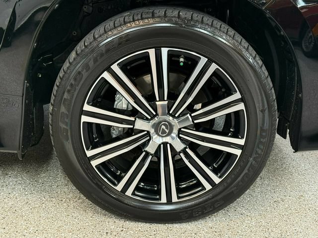 Used 2021 Lexus LX 570 4WD w/ Luxury Package image 31