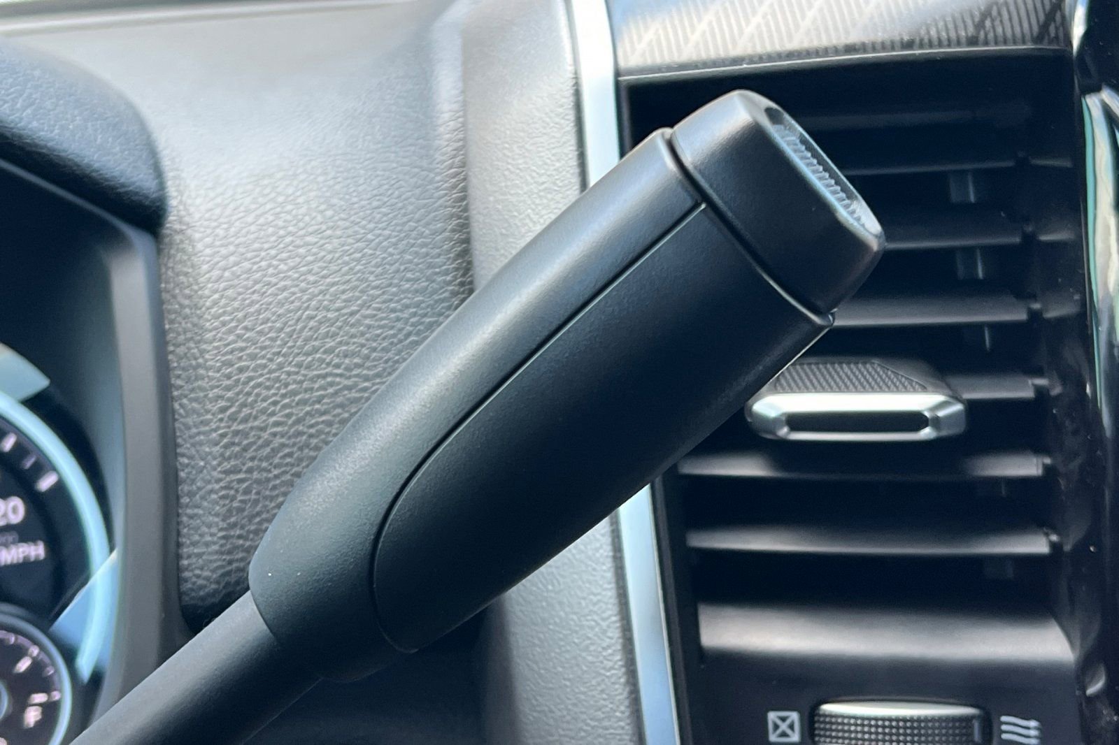 New 2026 RAM 3500 Big Horn AWD/4WD image 17