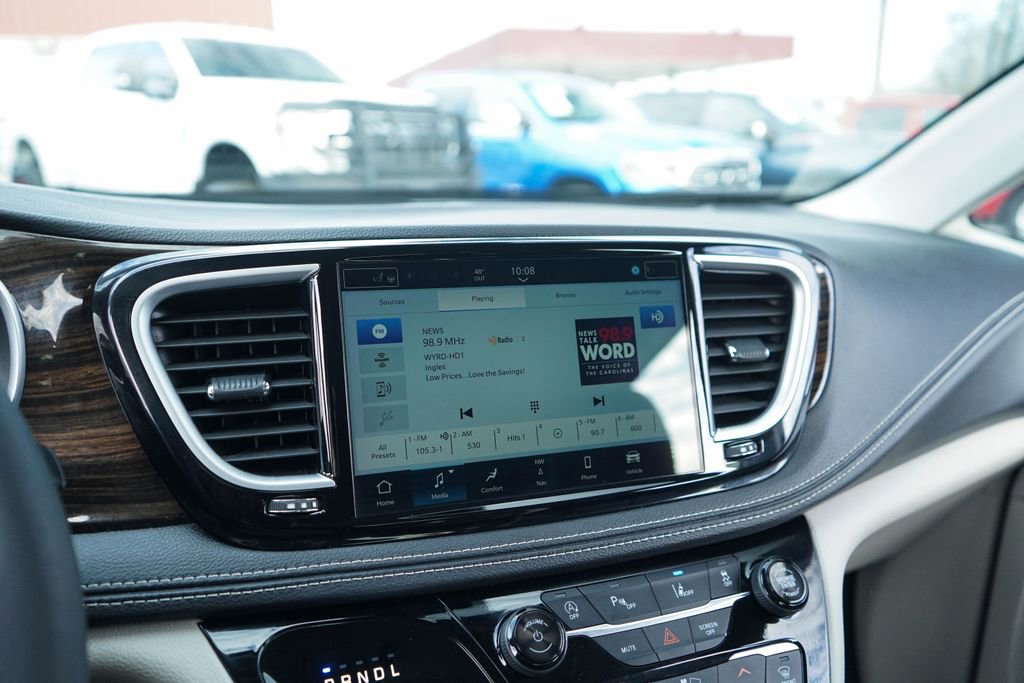 Used 2024 Chrysler Pacifica Limited image 20