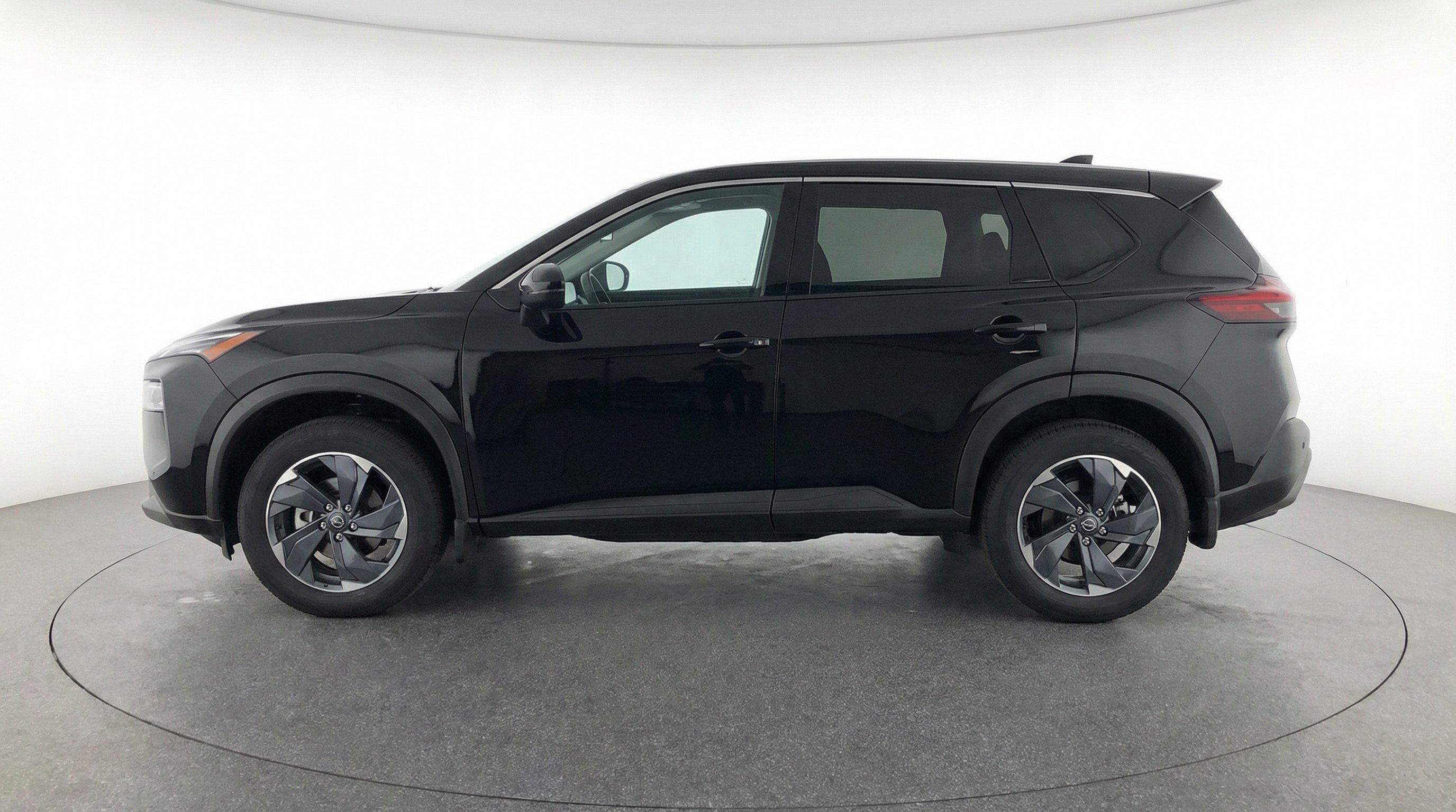 Used 2025 Nissan Rogue SV image 5