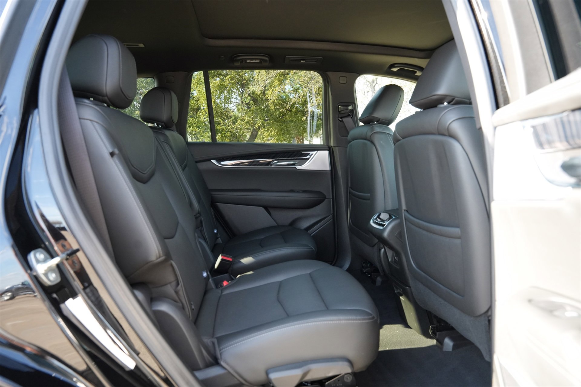 Certified 2025 Cadillac XT6 Premium Luxury image 24