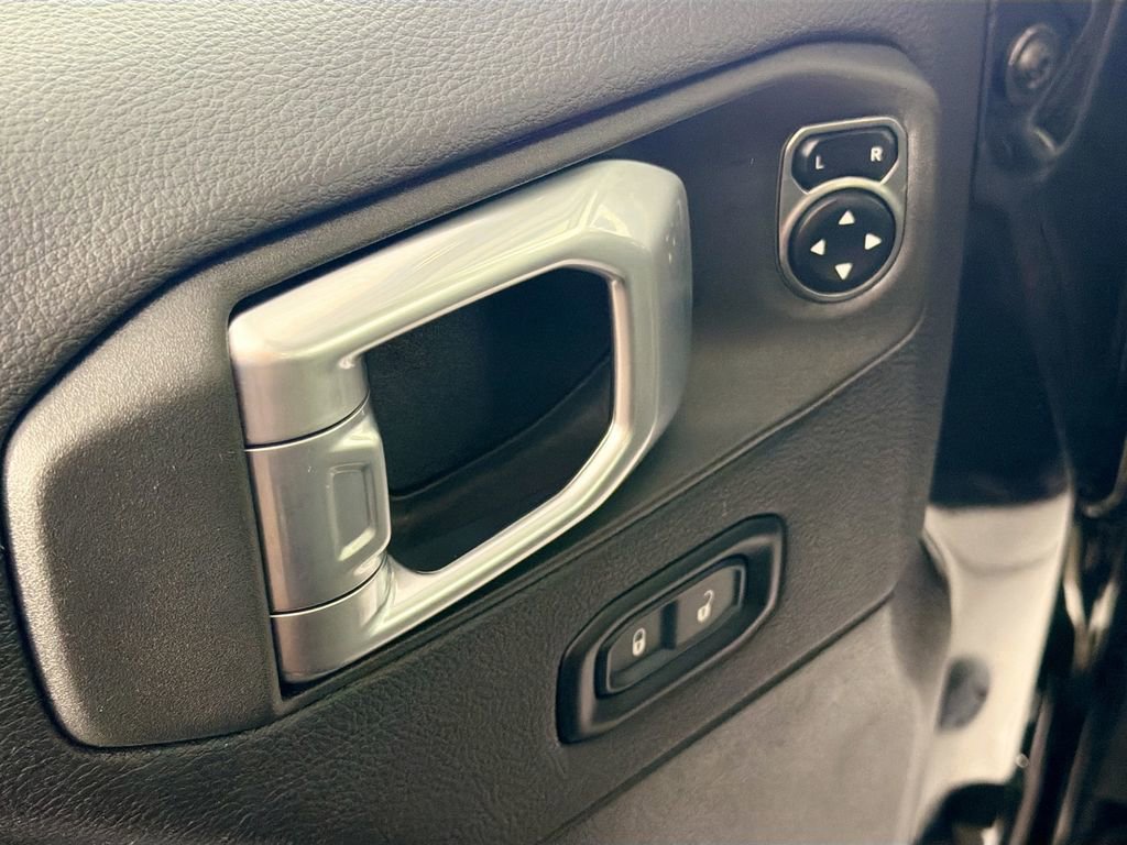 Used 2024 Jeep Wrangler Sahara image 17