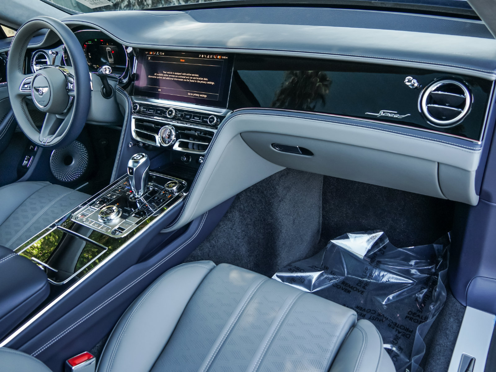 New 2025 Bentley Flying Spur Plug-In Hybrid AWD/4WD image 2