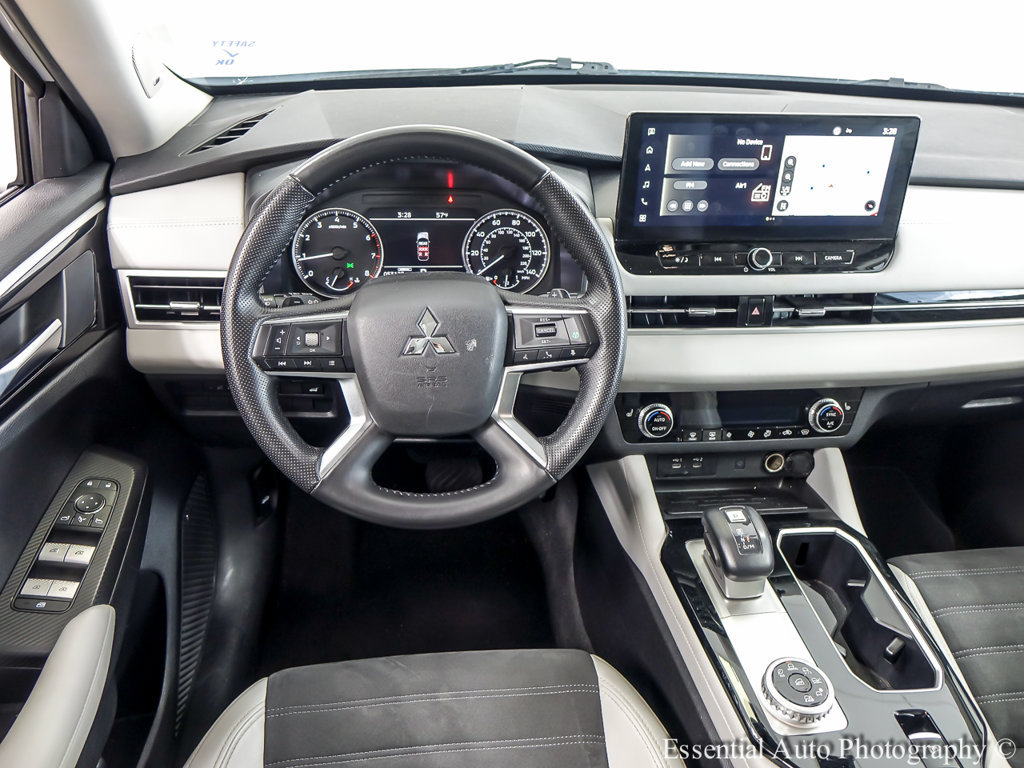 Used 2025 Mitsubishi Outlander SE AWD/4WD image 13