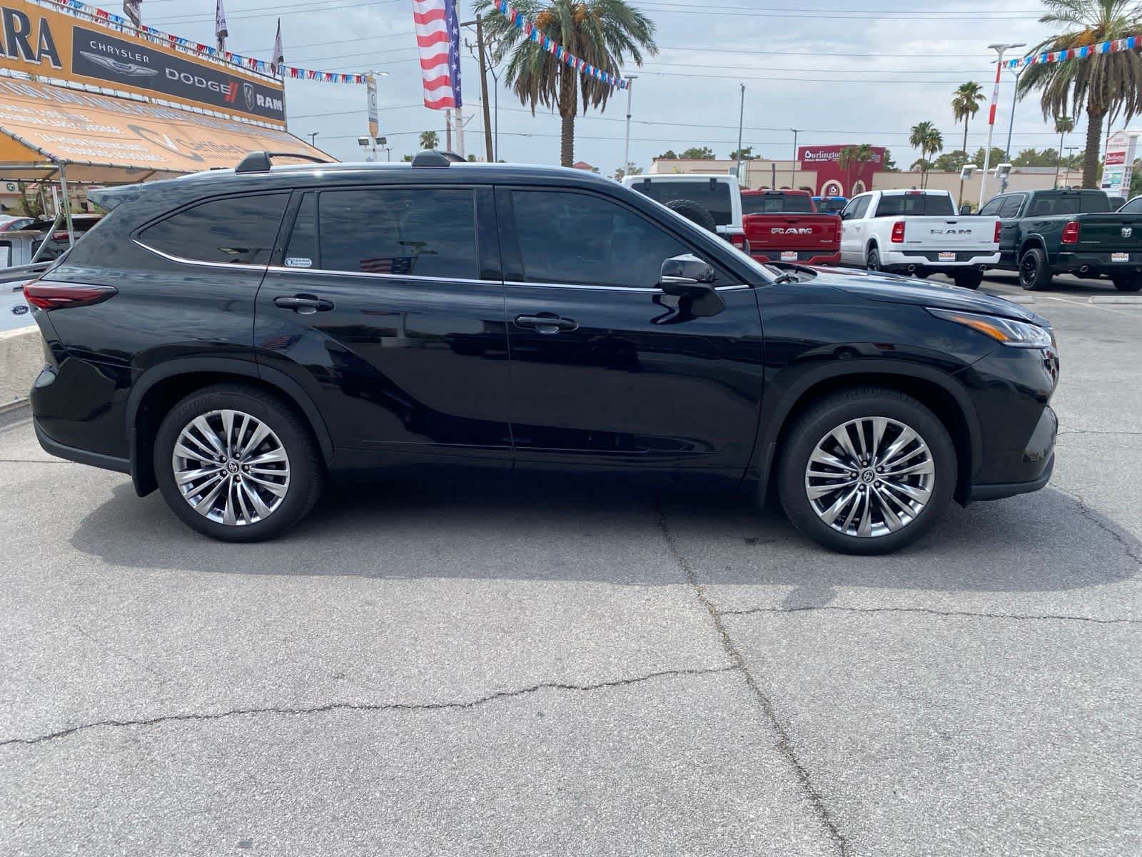 Used 2025 Toyota Highlander Platinum AWD/4WD image 5