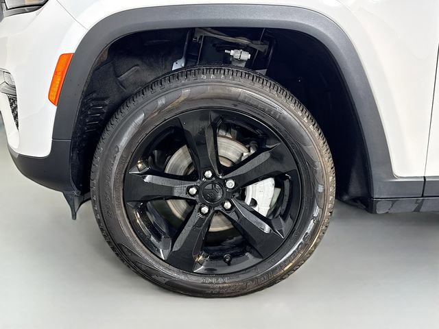 Used 2024 Jeep Grand Cherokee Limited w/ Black Appearance Package image 37