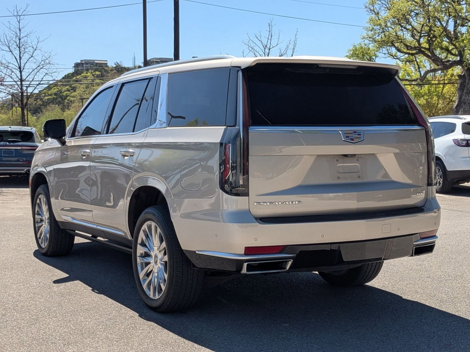 Used 2023 Cadillac Escalade Premium Luxury image 5