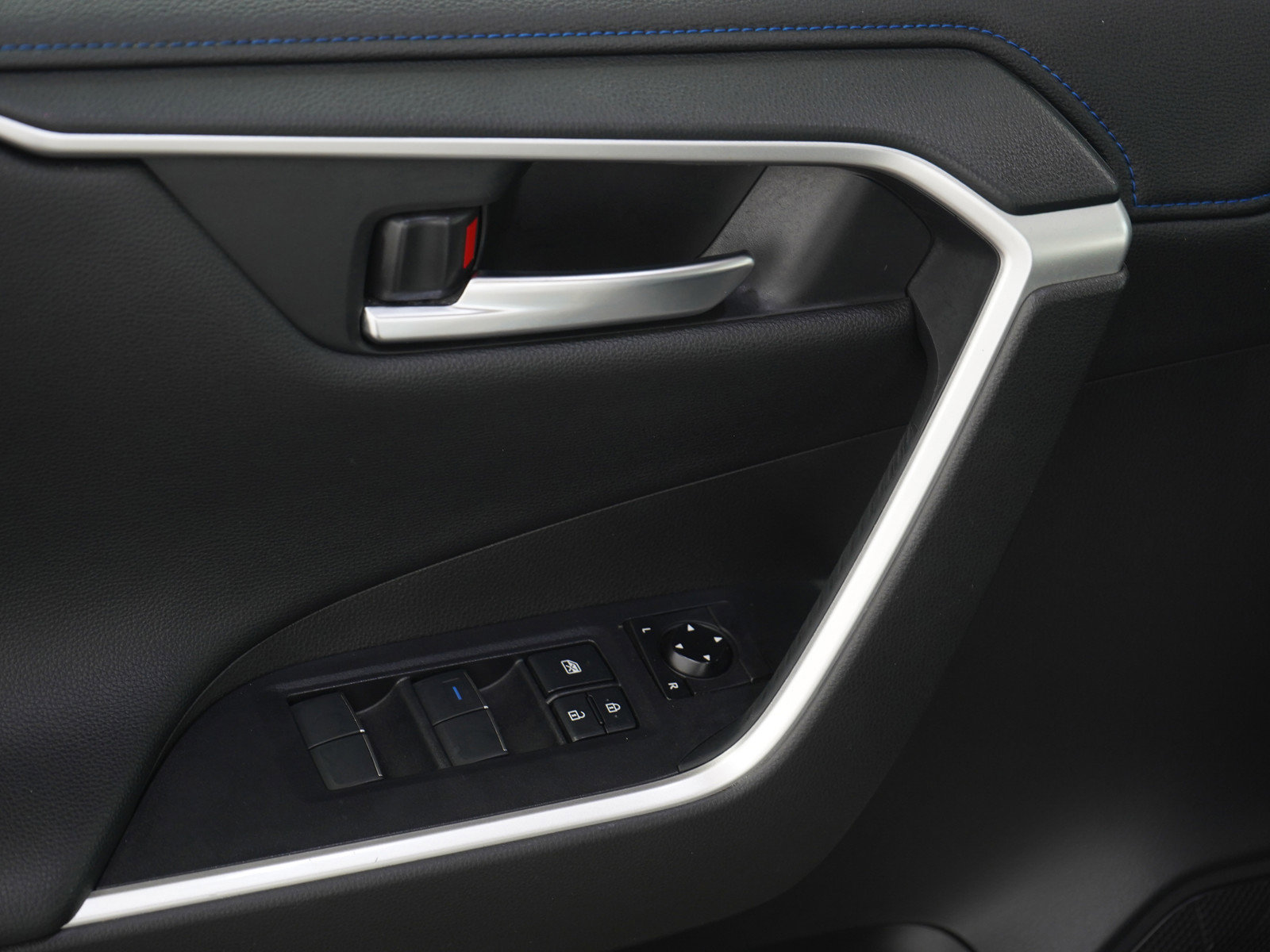 Used 2020 Toyota RAV4 XSE image 22