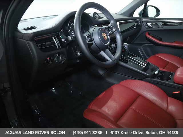Used 2023 Porsche Macan AWD/4WD image 16