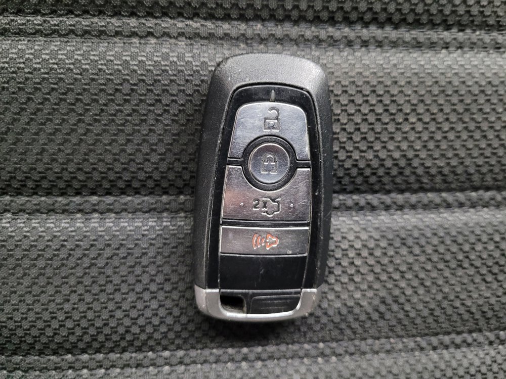 Used 2018 Ford Fusion SE w/ Fusion SE Technology Package FWD image 32
