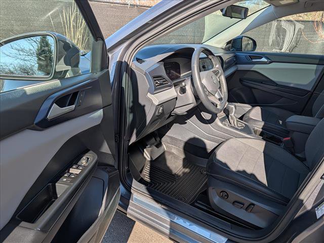 Used 2022 Volkswagen Taos SE w/ Panoramic Sunroof Package image 26