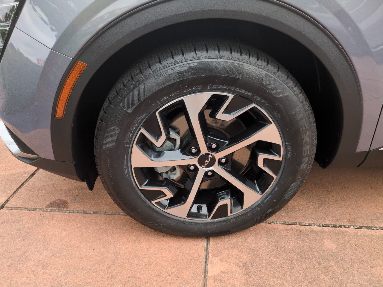 Certified 2025 Kia Sportage EX w/ Premium Package AWD/4WD image 9