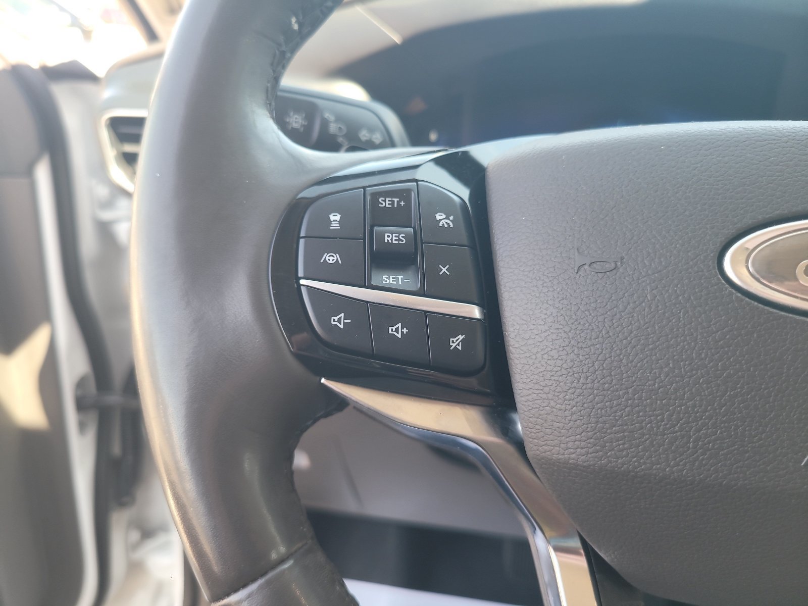 Used 2021 Ford Explorer Platinum w/ Equipment Group 601A AWD/4WD image 14