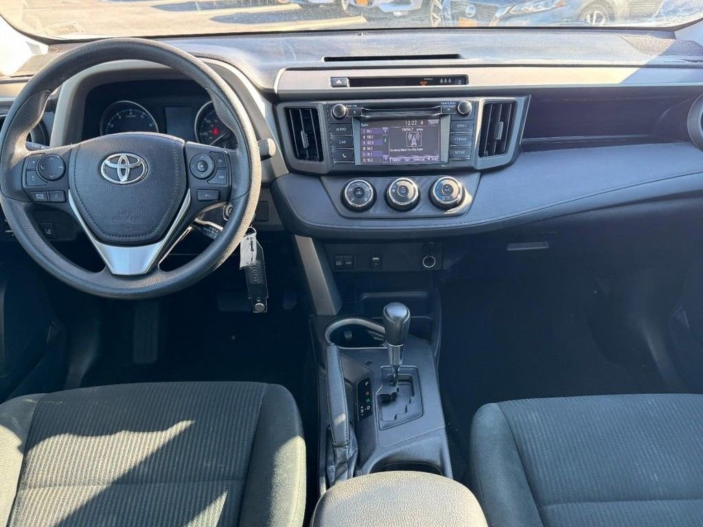 Used 2018 Toyota RAV4 LE image 11