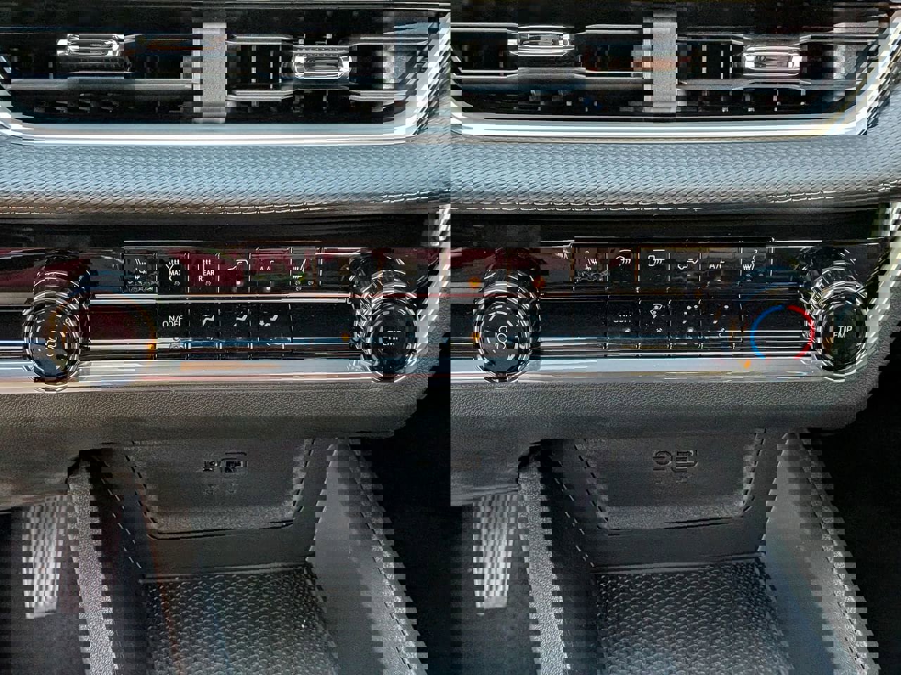 New 2026 Chevrolet Equinox LT w/ Midnight Edition image 17