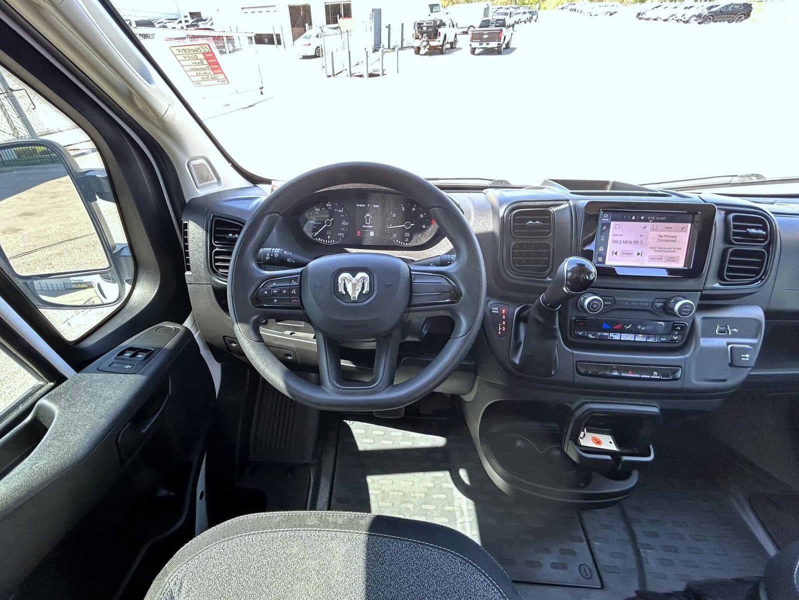 Used 2024 RAM ProMaster 2500 w/ Storage Group FWD image 14