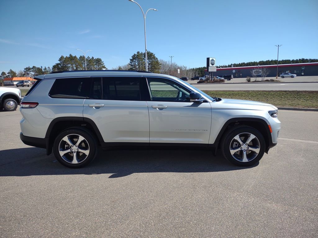 Used 2023 Jeep Grand Cherokee L Limited w/ MOPAR Finishing Package AWD/4WD image 6