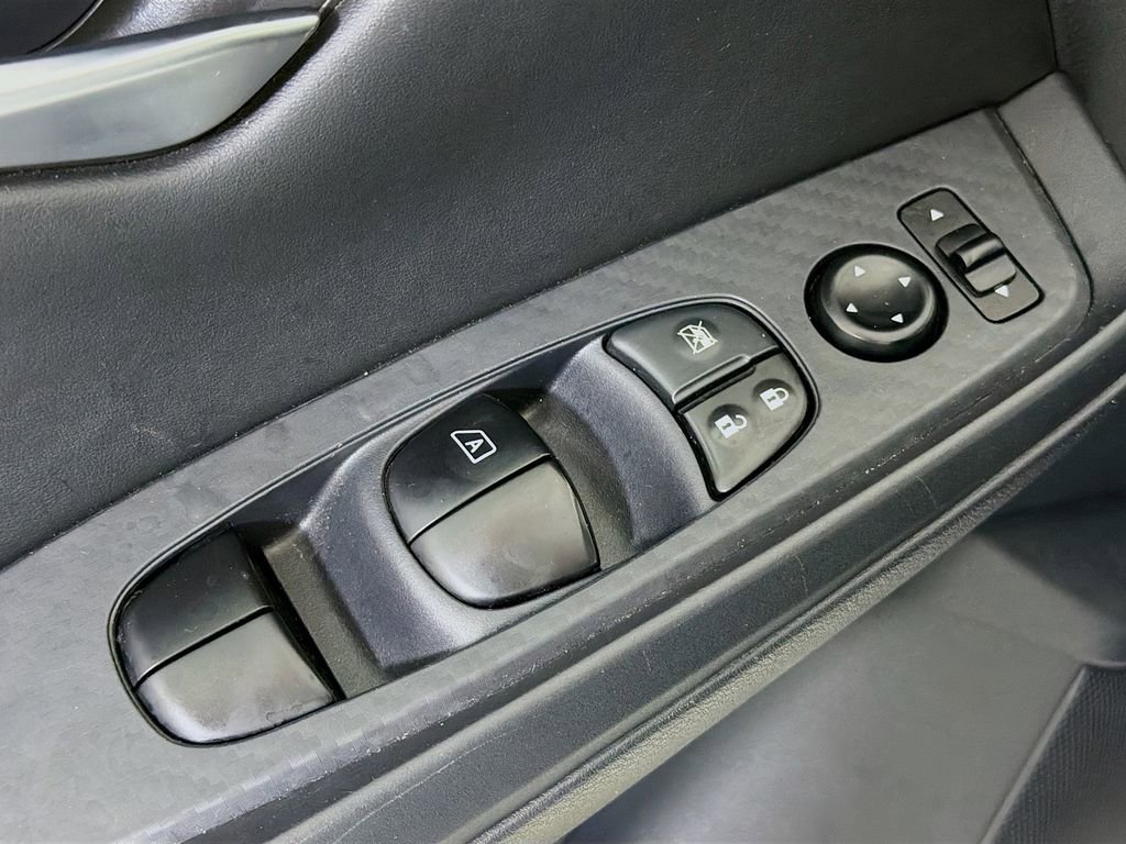 Used 2025 Nissan Sentra SV FWD image 20