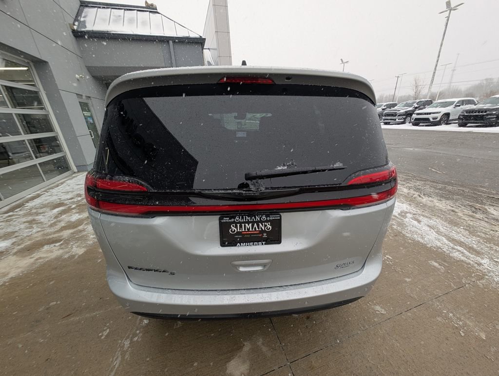 New 2026 Chrysler Pacifica Select w/ S Appearance Package image 11
