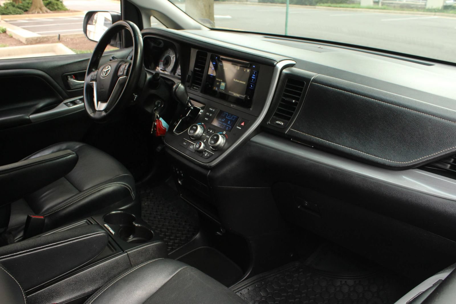 Used 2015 Toyota Sienna SE FWD image 23