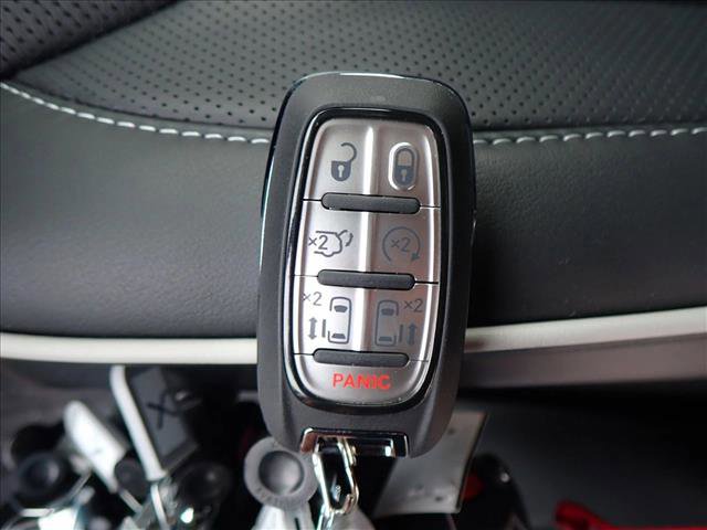 New 2026 Chrysler Pacifica Limited w/ Uconnect Theater Family Group image 30