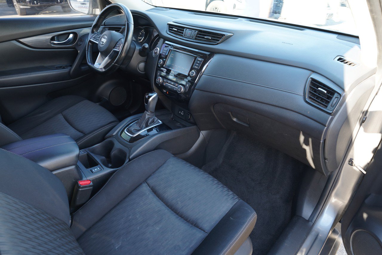 Used 2020 Nissan Rogue SV FWD image 25