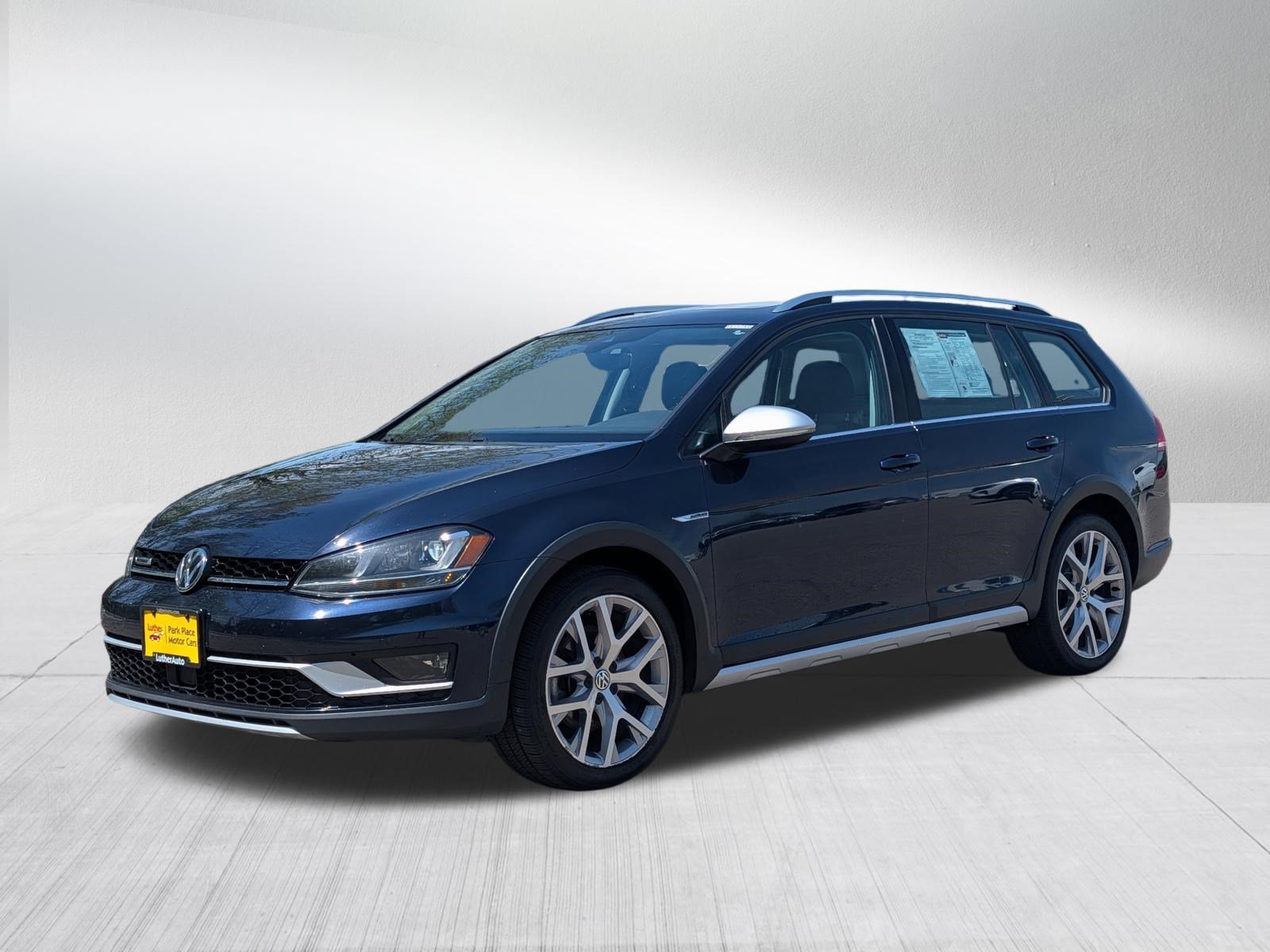 Used 2017 Volkswagen Golf Alltrack SEL AWD/4WD image 3