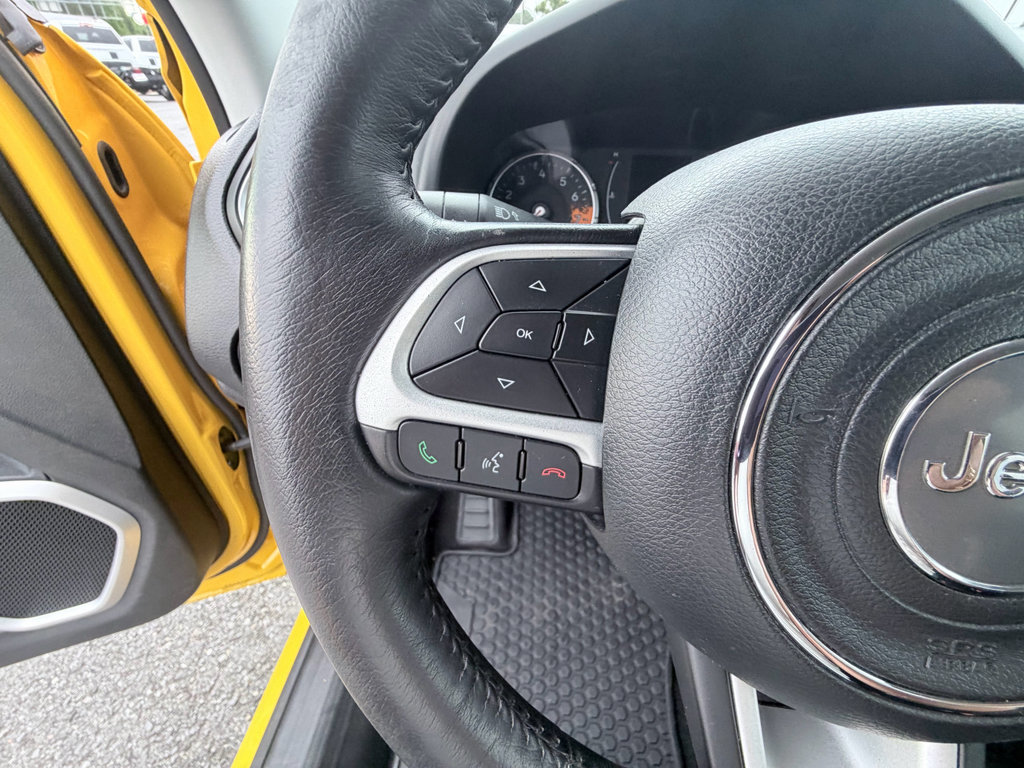 Used 2018 Jeep Renegade Latitude w/ Cold Weather Group FWD image 14