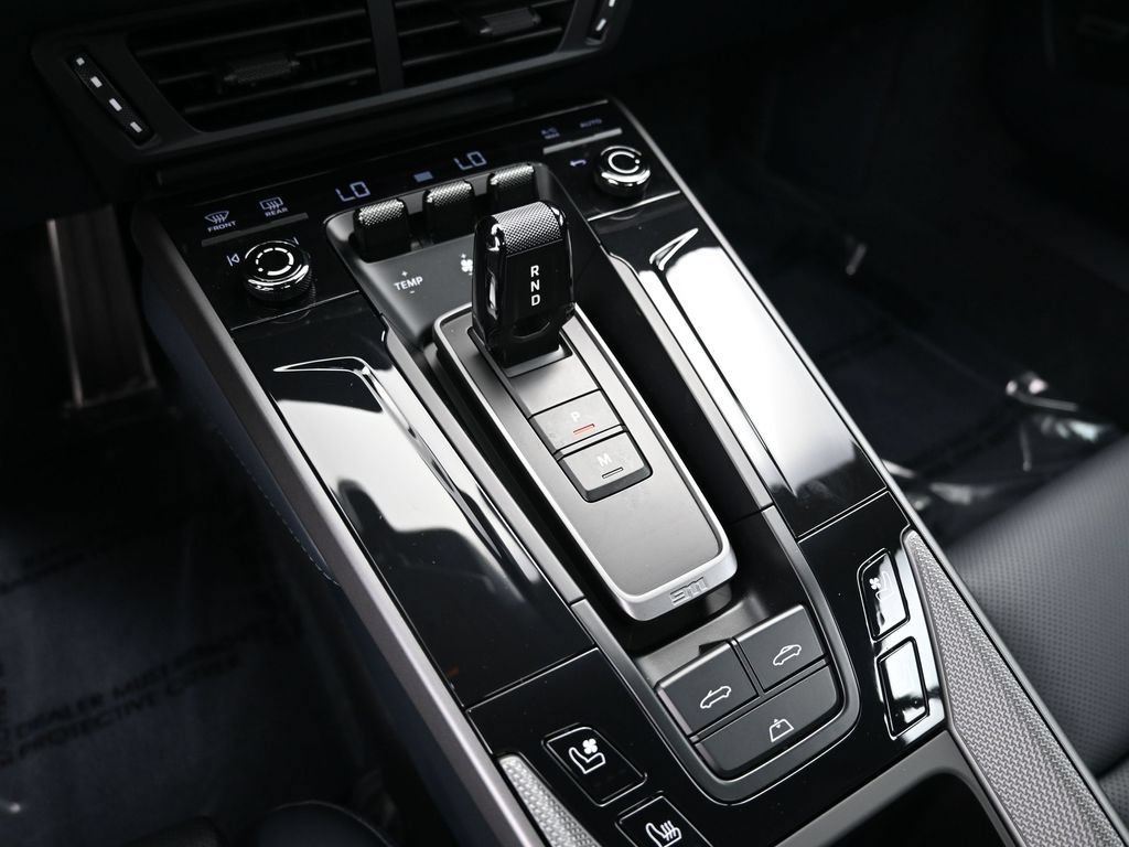 Certified 2025 Porsche 911 Carrera RWD image 24
