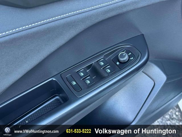 Certified 2025 Volkswagen Taos SE w/ Taos Adventure Package (SXB) image 17