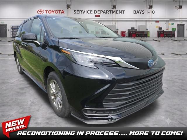Used 2025 Toyota Sienna LE