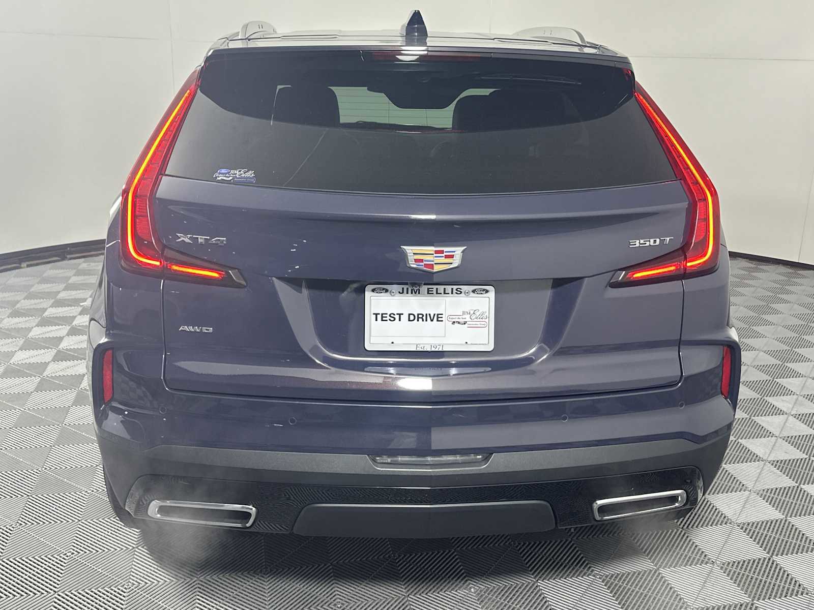 Used 2025 Cadillac XT4 Premium Luxury image 6