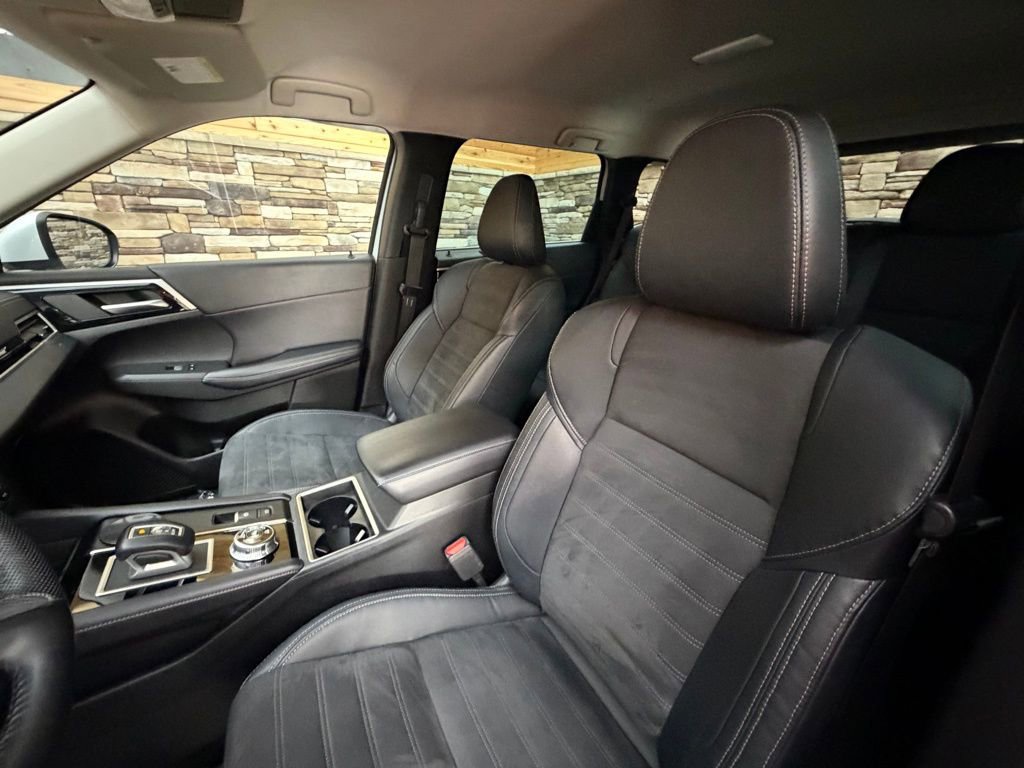 Used 2023 Mitsubishi Outlander SE image 12