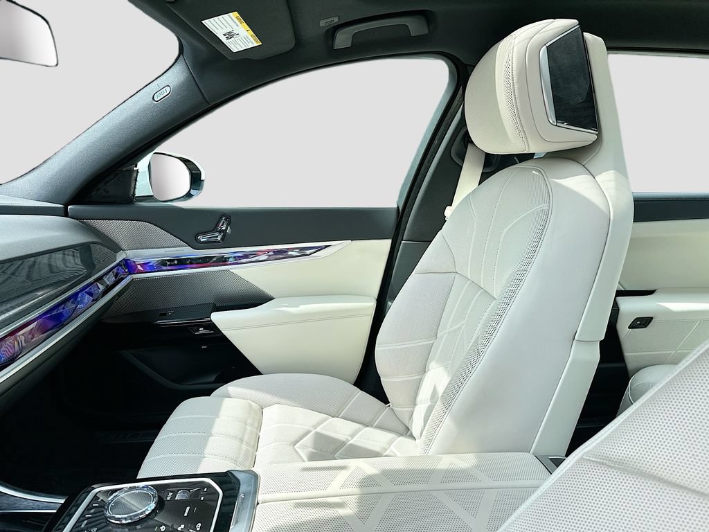 Used 2023 BMW 740i RWD image 26