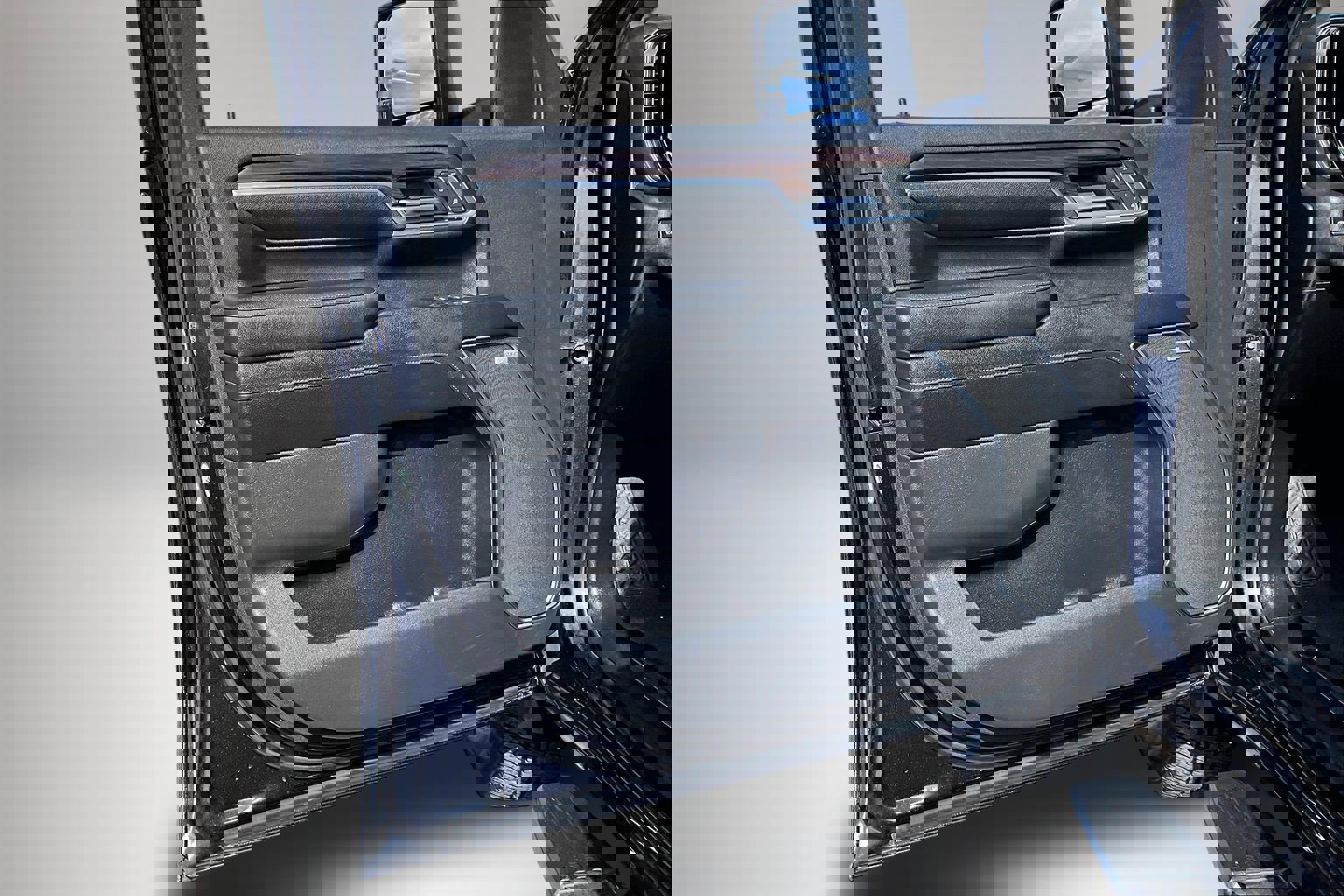 Used 2024 GMC Sierra 2500 SLT w/ SLT Premium Package image 21