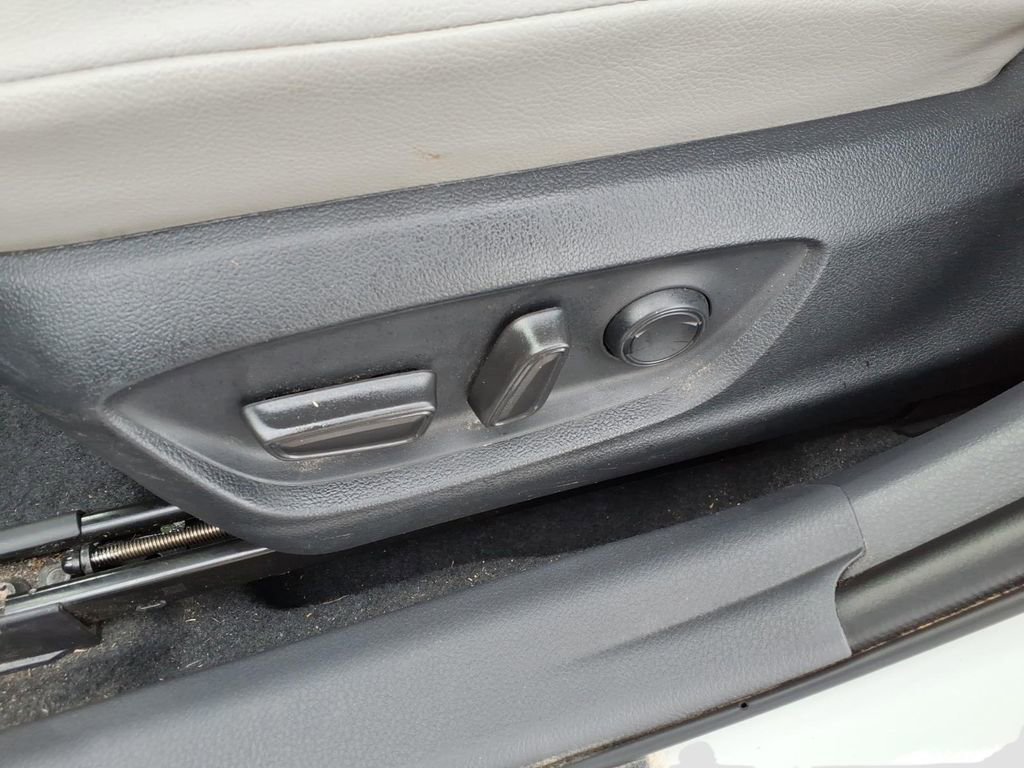 Used 2023 Toyota Camry SE w/ Convenience Package image 14